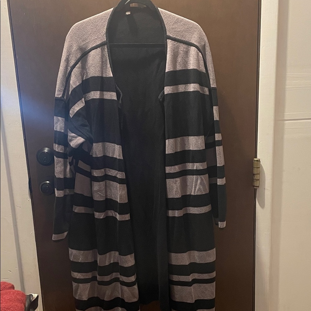 Liv by Lane Bryant long cardigan 
Women’s size 26/28 plus size